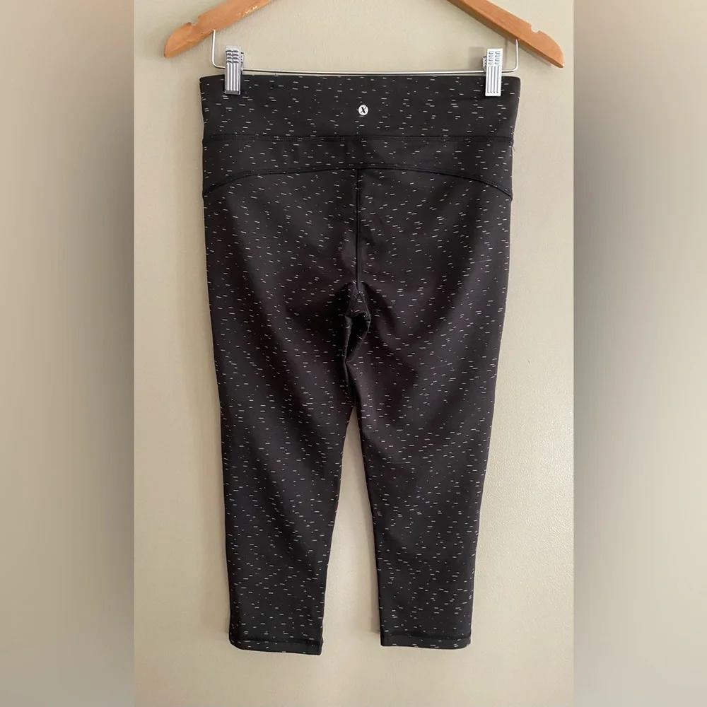 Xersion: Black Forted Capris Leggings with Brushed White Detail